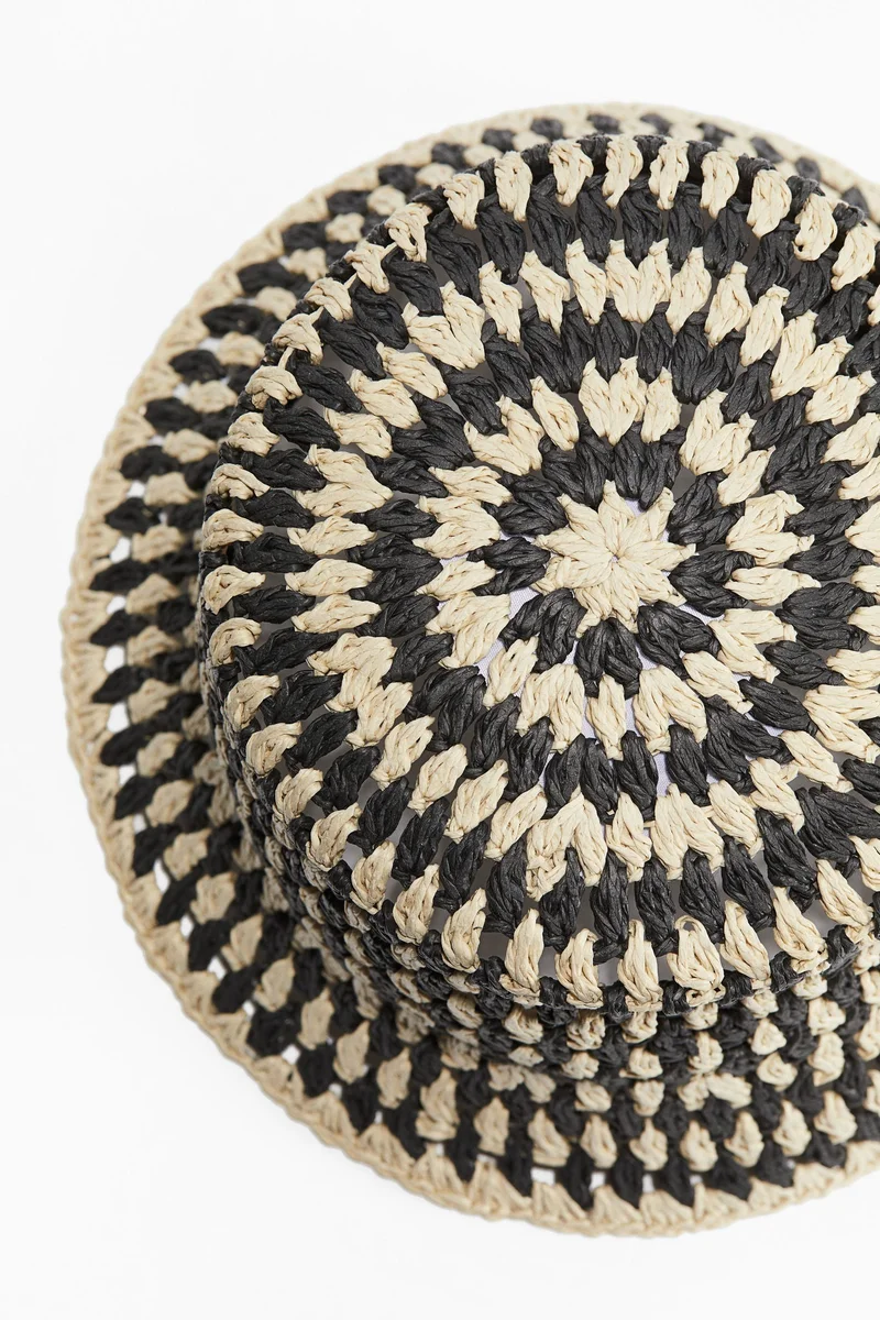 اتش اند ام قبعة دلو من القش